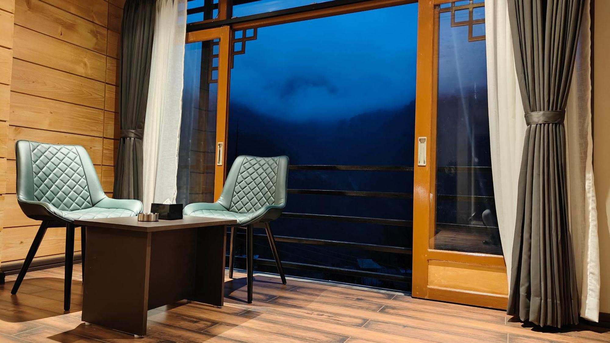 Mount Bayul Shangri-La Resort ラチャング エクステリア 写真